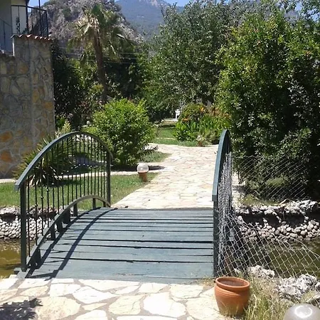 Club Mel Aparthotel 3*
