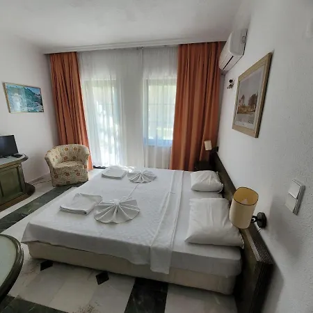 Club Mel Aparthotel