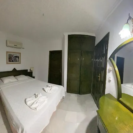 Club Mel Aparthotel