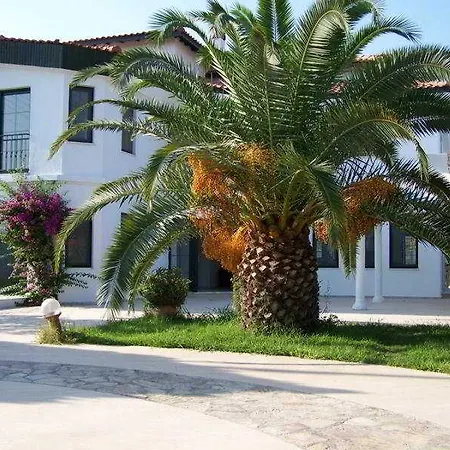 Club Mel Aparthotel 3*